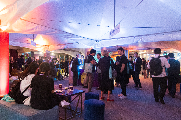 올해 부산을 찾은 외국인 관광객이 역대 처음으로 300만 명을 돌파했다. 페스티벌 시월 기간 외국인 관광객들이 부산을 찾았다. 부산시 제공