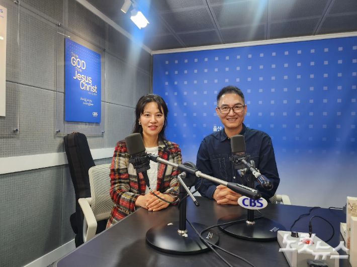 왼쪽부터 김유리 아나운서, 나들 목사(엔터교회)