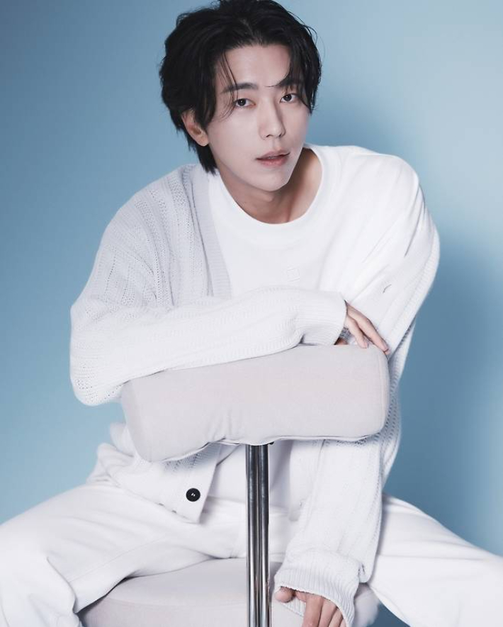 배우 윤현민. 매니지먼트 런 제공