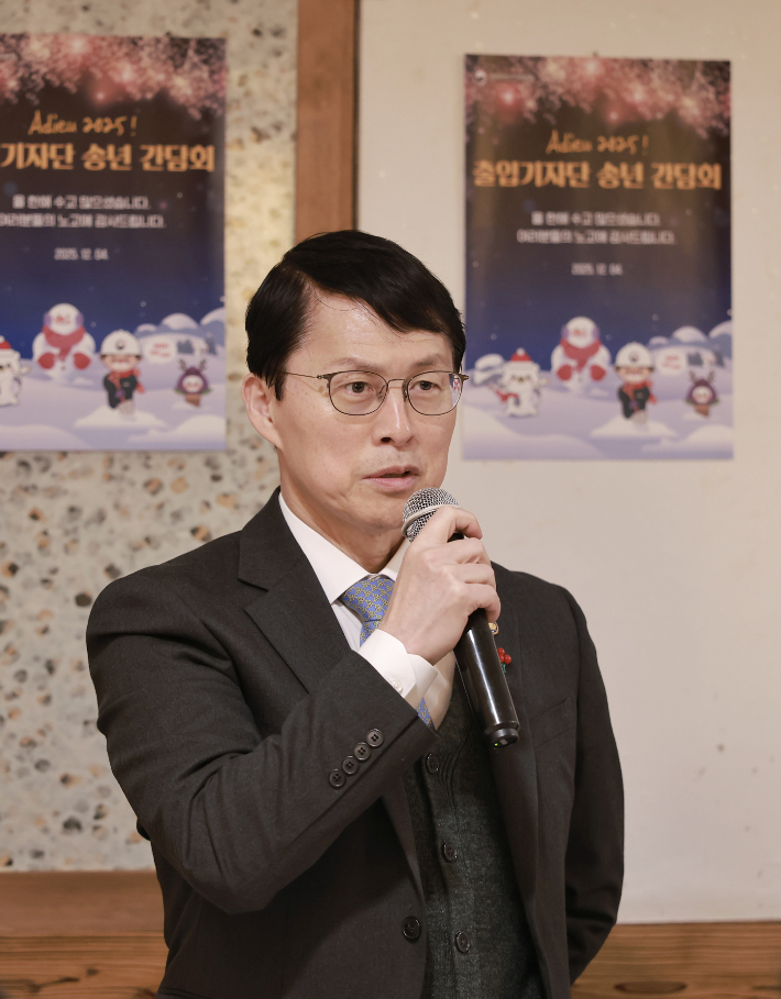 최원호 원자력안전위원회 위원장이 4일 서울 광화문 모처에서 출입기자단 간담회를 진행하는 모습. 원안위 제공