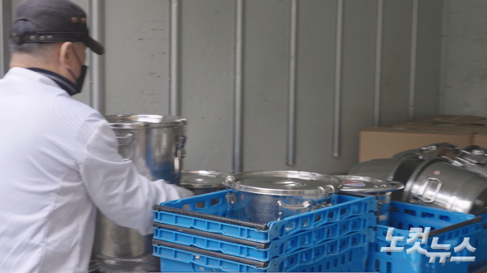 경기도 시흥시 능곡초등학교, 점심시간이 끝나자 학교급식의 예비식이 지역내 푸드뱅크로 전달되고 있다. 박철웅 PD 
