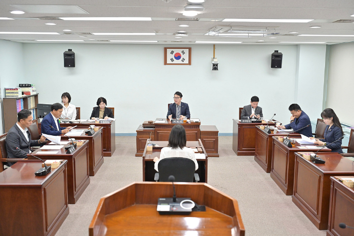 강릉시의회 운영위원회. 강릉시의회 제공