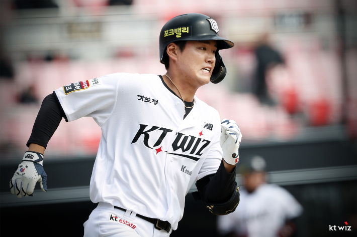 kt에서 NC로 이적하는 내야수 윤준혁. kt  