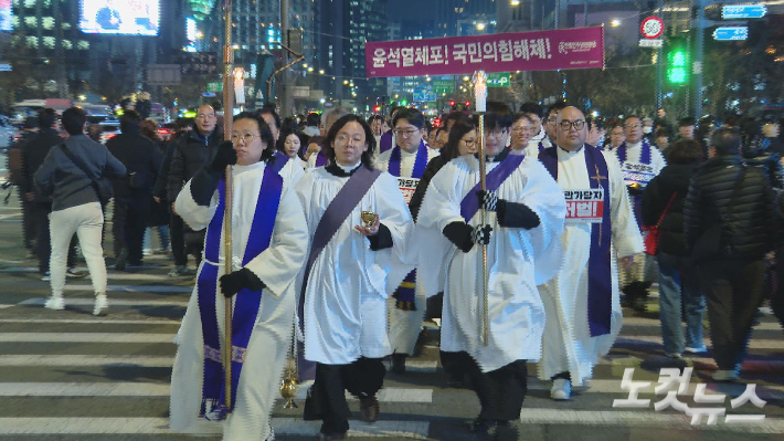 개신교계는 탄핵국면에서 시국기도회와 연합예배, 서명운동 등 민주주의의 회복을 위한 다양한 활동을 펼쳤다.