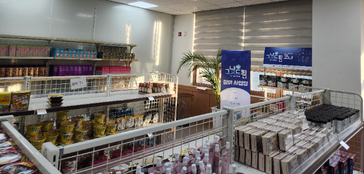 소득심사 없이 신청서 작성하면 2만 원 먹거리·생필품 제공하는 전남도 그냥드림 사진. 전라남도 제공