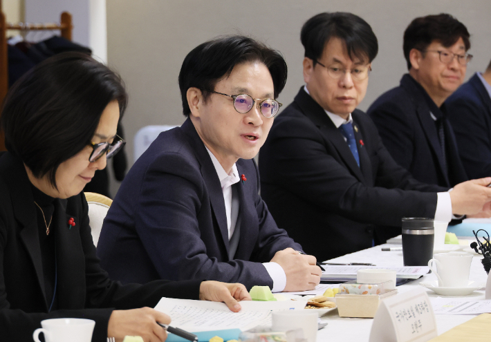 김정관 산업통상부 장관이 5일 서울 종로구 정부서울청사에서 열린 제1차 자원안보협의회에서 발언하고 있다. 연합뉴스