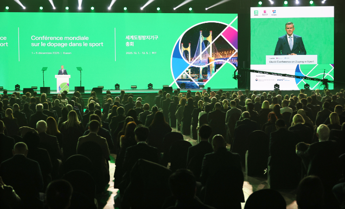  2일 오후 부산 해운대구 벡스코 제1전시장에서 열린 2025 세계도핑방지기구(WADA) 총회 개막식에서 위톨드 반카 WADA 회장이 인사말을 하고 있다. 연합뉴스