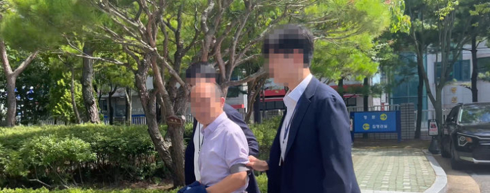 지난 7월 31일 익산시 공무원 A씨가 구속 전 피의자 심문(영장실질심사)을 위해 전주지법 군산지원에 출석하고 있다. 김대한 기자