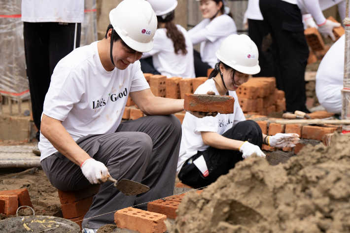 재능 나눔부터 AI 활용 봉사까지…LG전자, 자원봉사 '대통령 표창' 수상