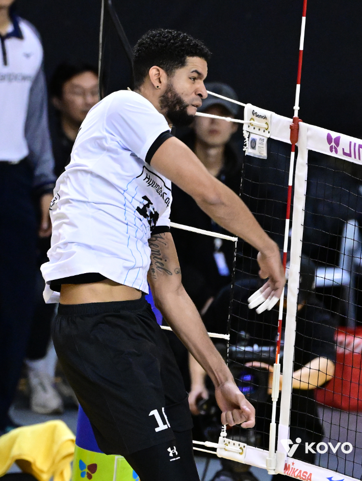 지난달 29일 KB손해보험과 원정에서 시즌 개인 최다 40점을 터뜨린 레오. KOVO 