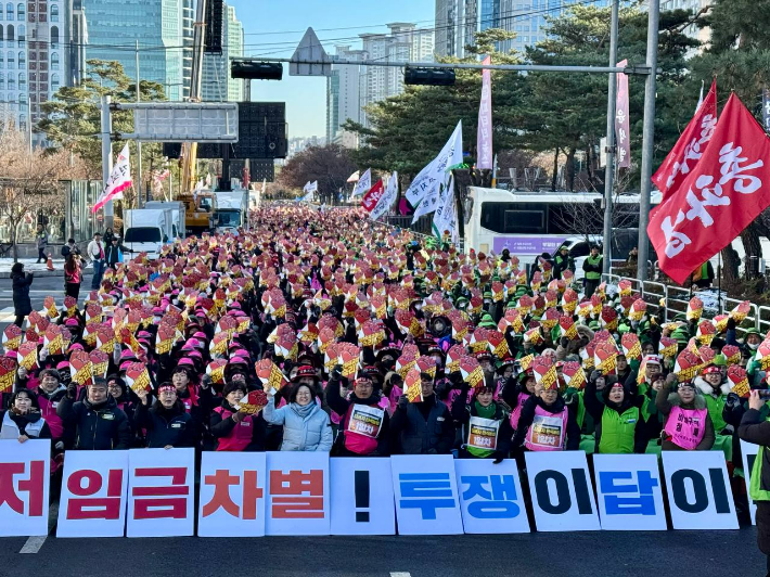 전국학교비정규직연대회의는 12월 5일 서울 영등포구 국회의사당 인근에서 영남권 총파업 결의대회를 가졌다. 울산학교비정규직연대회의 제공