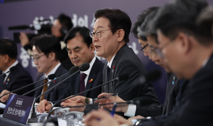 이재명 대통령이 5일 충남 천안시 한국기술교육대학교에서 열린 '충남의 마음을 듣다' 타운홀미팅 간담회에서 발언하고 있다. 연합뉴스