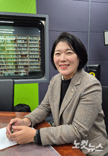 강원CBS.강원영동CBS 시사프로그램 <최진성의 위클리오늘>에 출연한 강원특별차지도의회 임미선 도의원. 강민주 PD