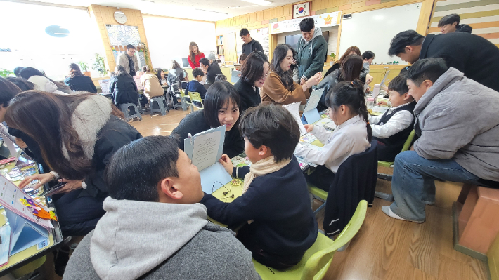 춘천교육대학교부설초등학교는 5일 '다정다감한 마음, 그림책으로 피어나다' 발표회를 열었다. 춘천교육대학교부설초등학교 제공