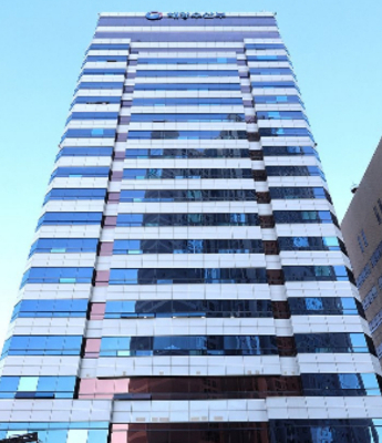 5일 해양수산부가 이전할 부산 동구 수정동 IM빌딩(본관)에서 막바지 리모델링 공사가 한창이다. 연합뉴스