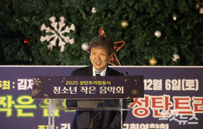 김제선한이웃 최정호 목사가 환영사를 전하며 행사 취지를 설명하고 있다. 최화랑 기자