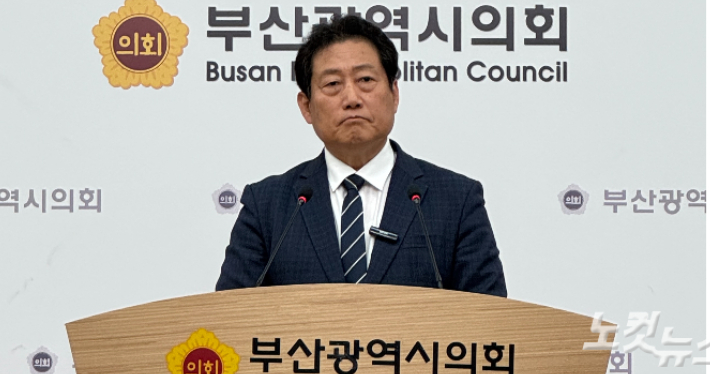 더불어민주당 부산시당위원장 경선에 컷오프된 유동철 부산 수영지역위원장이 경선 면접의 편파성을 주장하고 있다. 강민정 기자