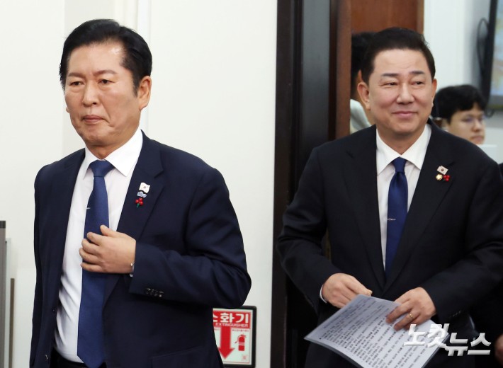 회의실 들어선 정청래-김병기