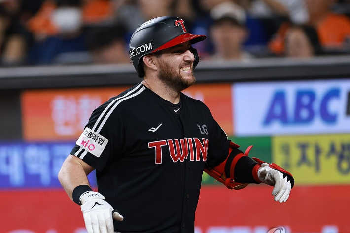 역대 최초 외국인 3년 연속 골든 글러브를 노리는 LG 오스틴 딘. 연합뉴스 