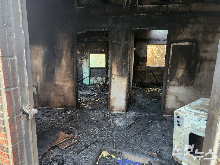 지난 달 6일 부산 영도구 청학동 지역주택조합 사업 예정지에서 빈집 화재가 발생해 내부가 모두 불에 탔다. 이 주택가에서는 올해만 빈집 화재가 5차례나 잇따랐다. 정혜린 기자