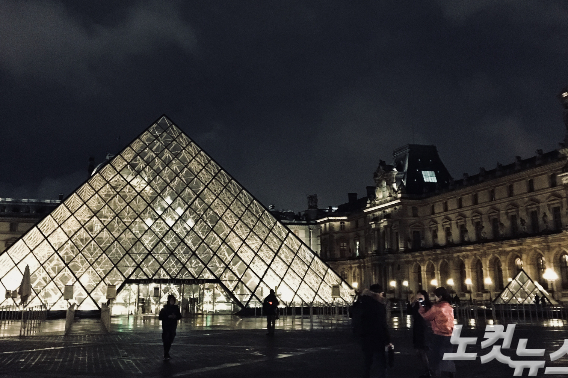 루브르 박물관.