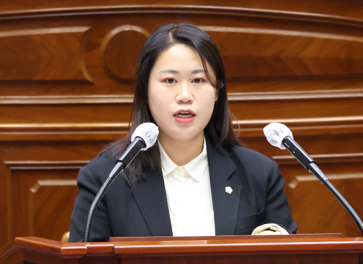 신유정 전주시의원이 8일 제425회 정례회에서 시정질문을 하고 있다. 전주시의회 제공