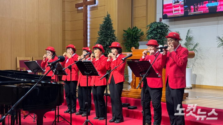 이날 연주회에는 예향하모니카 악단이 특별출연해 무대를 꾸몄다. 최진성 아나운서