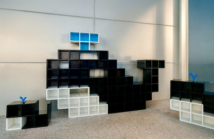 경상북도 영덕군 고래불역에 설치된 폐안전모 업사이클링 고래 조형물. (주)우시산 제공 