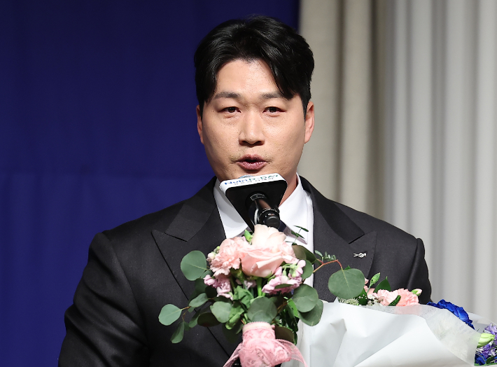 8일 서울 강남구 리베라호텔에서 열린 '2025 뉴트리디데이 일구상 시상식'에서 일구대상을 수상한 오승환이 수상 소감을 말하고 있다. 연합뉴스 