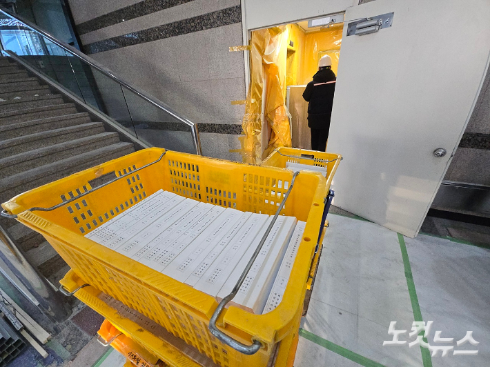 9일 해양수산부 부산 본관 1층에서 이사 작업이 진행 중이다. 송호재 기자