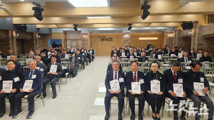 대한예수교장로회 통합총회(총회장 정훈) 세계선교부가 9일 110회기 정책협의회를 열고 급변하는 선교지형에 맞춰 새로운 선교 방향성을 제시하는 시간을 가졌다. 송주열 기자