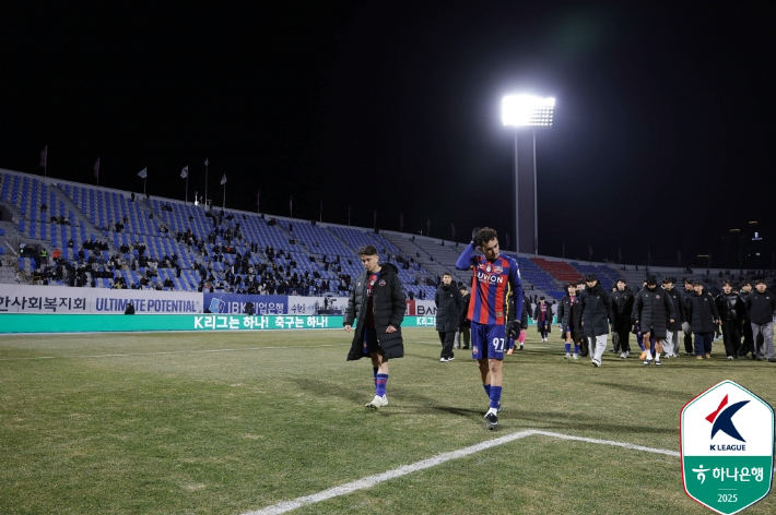 K리그2로 강등된 수원FC. 한국프로축구연맹 제공