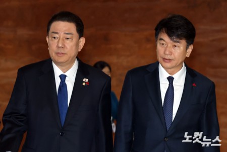 의총장 향하는 김병기-문진석