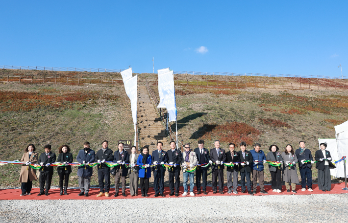 전북 완주군 화산면의 경천저수지 둘레길 준공식. 완주군 제공