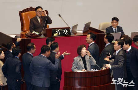 나경원 무제한토론, 충돌한 여야