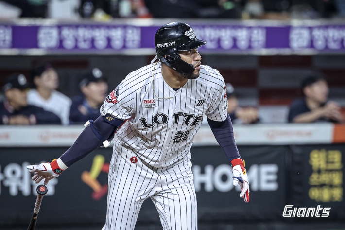 2년 연속 최다 안타와 골든 글러브의 영예를 안은 롯데 레이예스. 롯데 자이언츠 