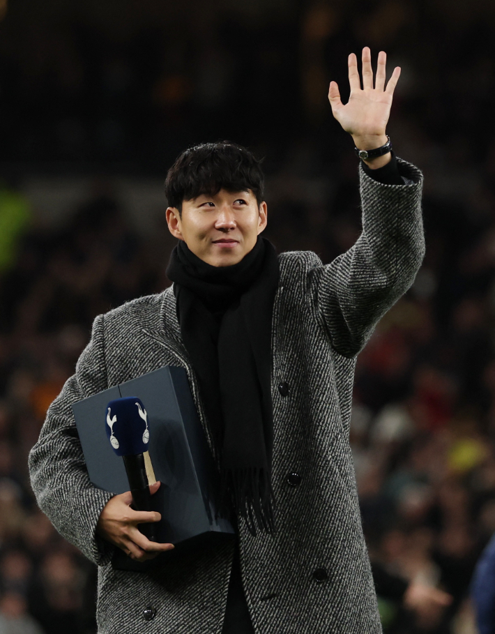 토트넘 홋스퍼 스타디움을 방문한 손흥민. 연합뉴스