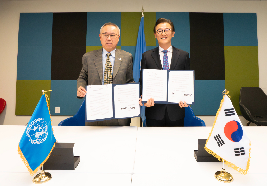 전재수 해양수산부 장관이 12월 9일(현지시간) UN본부에서 UN해양총회를 담당하는 UN경제사회국(DESA)과 제4차 UN해양총회의 성공적인 개최를 위한 포괄적 협력을 주요 내용으로 하는 양해각서(MOU)를 체결했다. 해수부 제공