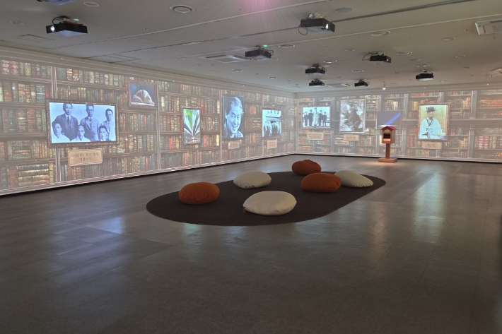 광주문학관이 기획전 '시간을 넘어 나에게 닿은 울림'을 공개했다. 광주광역시 제공