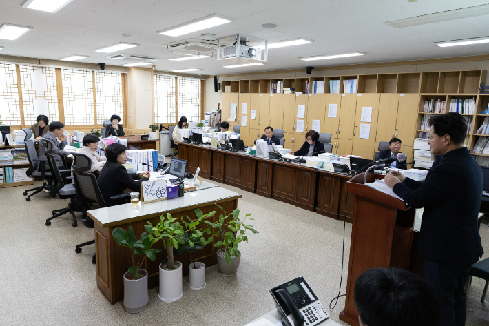 행정자치위원회 행정사무감사 현장. 순천시의회 제공