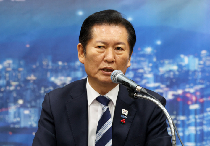 더불어민주당 정청래 대표가 10일 오전 광주 서구 김대중컨벤션센터에서 열린 최고위원회의에서 발언하고 있다. 연합뉴스