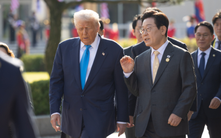 도널드 트럼프 미국 대통령(왼쪽)과 이재명 대통령. 연합뉴스