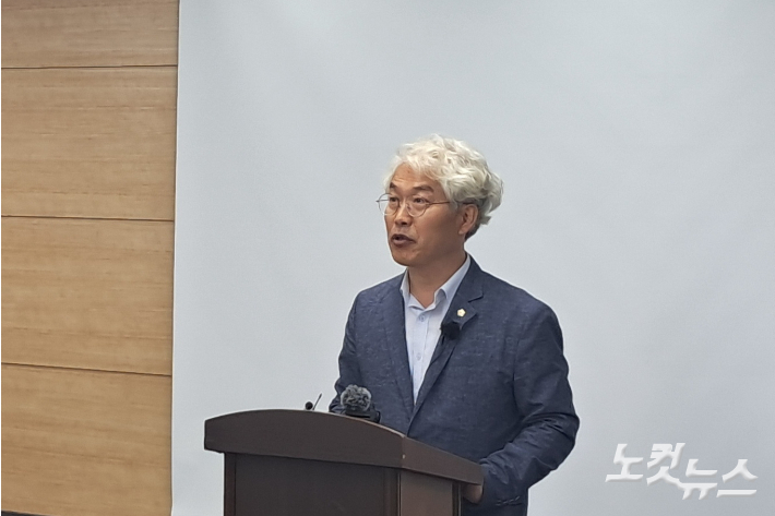 한승우 전주시의원이 지난해 5월 16일 기자회견을 열고 리사이클링타운 사고의 책임이 전주시와 운영사에 있다고 밝혔다. 최명국 기자