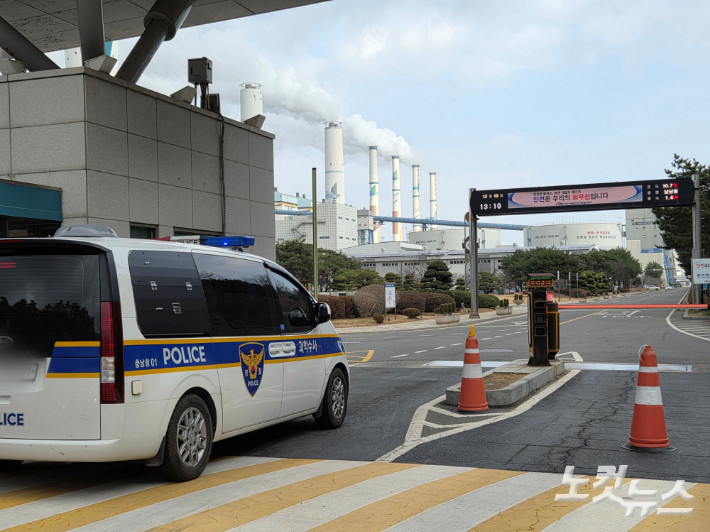 10일 오후 태안경찰서 형사팀과 충남경찰청 과학수사대, 국립과학수사연구원, 고용노동부, 소방당국 등 관계기관이 태안화력발전소 화재 현장에 대한 합동 감식에 나섰다. 박우경 기자