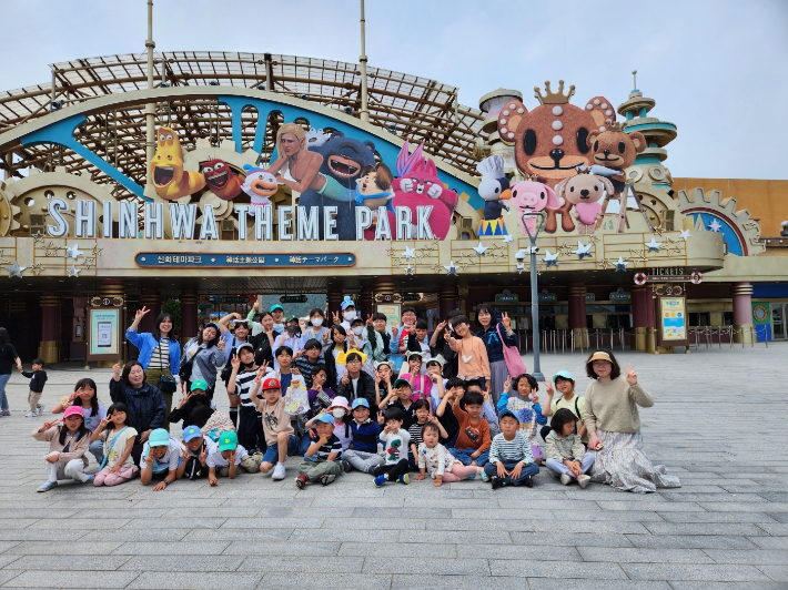 송당교회 아동부 신화월드 놀이공원 나들이 모습. 김상구 장로 제공
