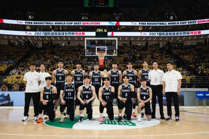 FIBA 농구월드컵 아시아 예선에서 중국에 2연승을 거둔 한국 남자 농구 국가대표팀. 연합뉴스