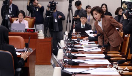 법사위 들어선 나경원