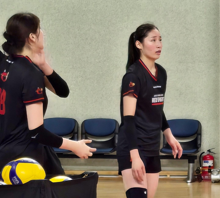 정관장에 합류해 훈련 중인 인쿠시. 정관장 배구단 제공