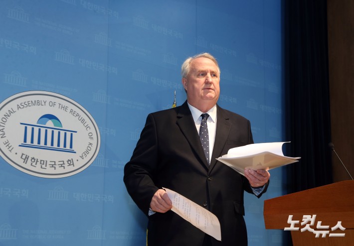 국민의힘 인요한, 의원직 전격 사퇴