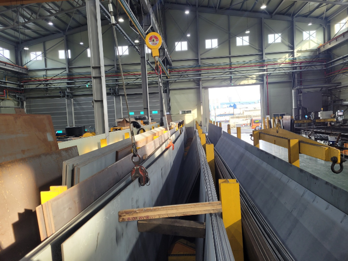 철판 깔림 사고 현장. 울산소방본부 제공